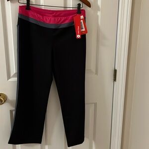 Saucony Cha Cha LX Capri pant. Size S. Semi fitted. NWT